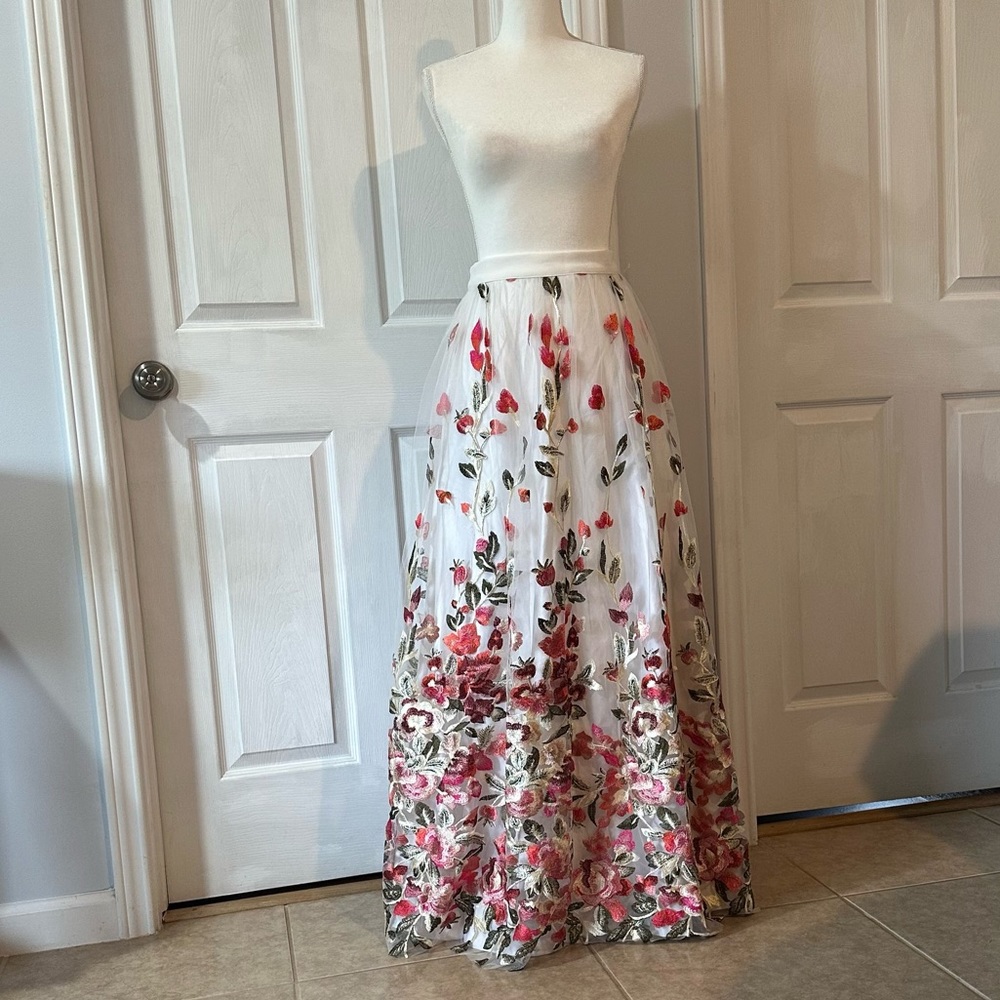Trixxi JR Women Sz 7 Floor length Formal Party Full Skirt Embroidered Tulle NWOT